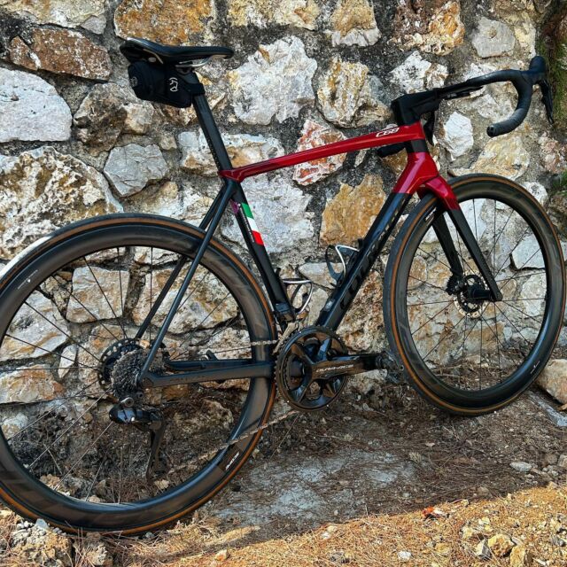 Colnago c68… 

#lestosbikes #colnago #colnagoc68 #cycling #cyclinglife #cyclingphotos #roadcycling #scopecycling