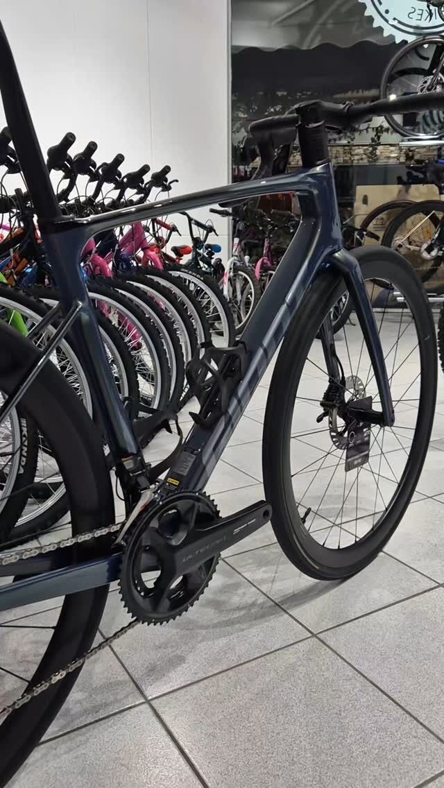 #lestosbikes #giantbikes #roadcycling #ride #giantdefy #roadbikes #cycling